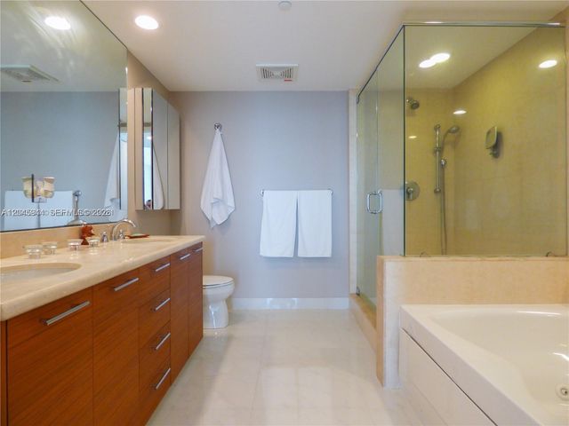50 Biscayne Boulevard 4208, Miami, FL 33132