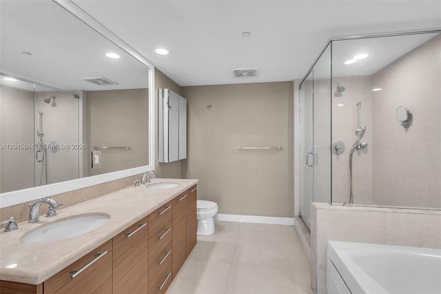 50 Biscayne Boulevard 4208, Miami, FL 33132