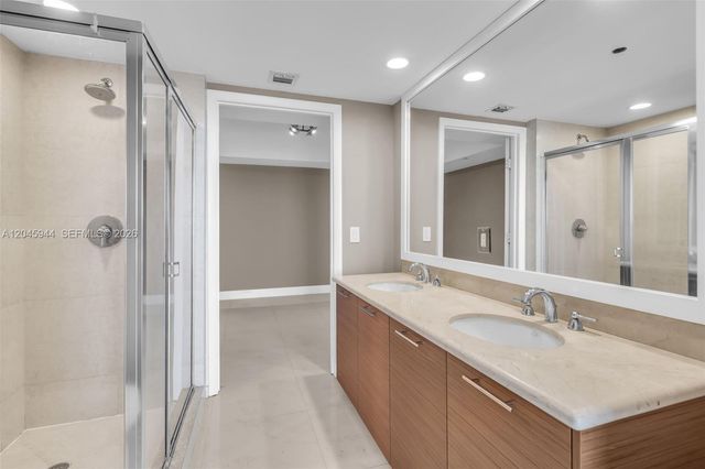 50 Biscayne Boulevard 4208, Miami, FL 33132