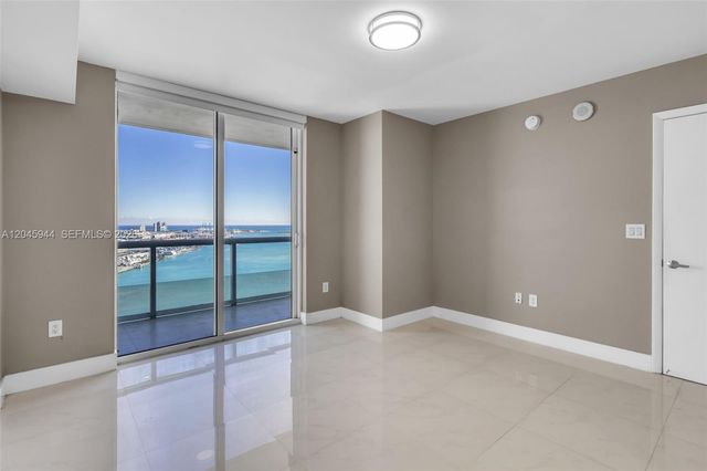 50 Biscayne Boulevard 4208, Miami, FL 33132