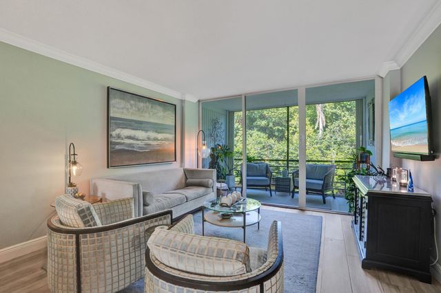 106 ROYAL PARK Drive 2A, Oakland Park, FL 33309