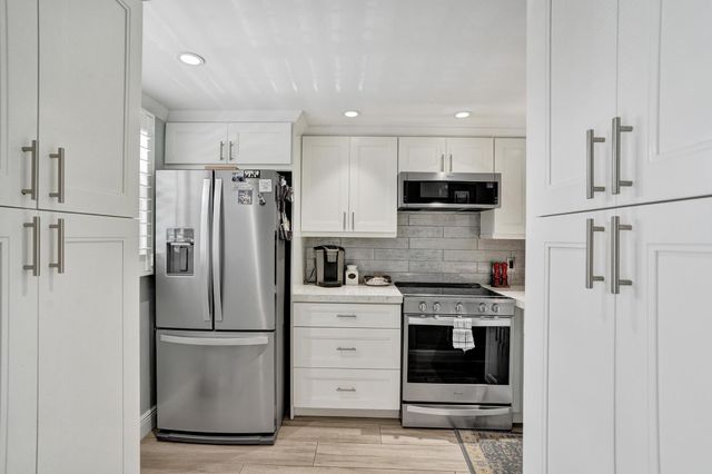 106 ROYAL PARK Drive 2A, Oakland Park, FL 33309