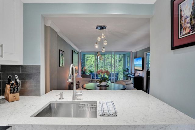 106 ROYAL PARK Drive 2A, Oakland Park, FL 33309