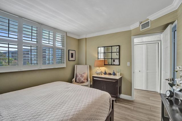 106 ROYAL PARK Drive 2A, Oakland Park, FL 33309