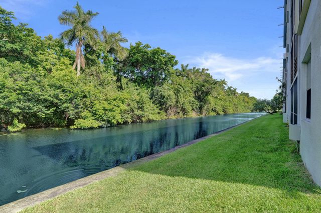 106 ROYAL PARK Drive 2A, Oakland Park, FL 33309