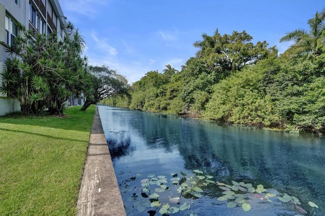 106 ROYAL PARK Drive 2A, Oakland Park, FL 33309