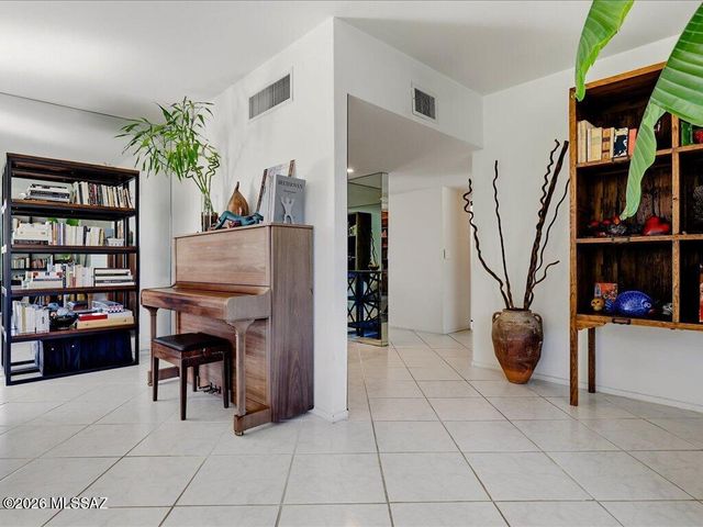 5555 N Via Entrada, Tucson, AZ 85718