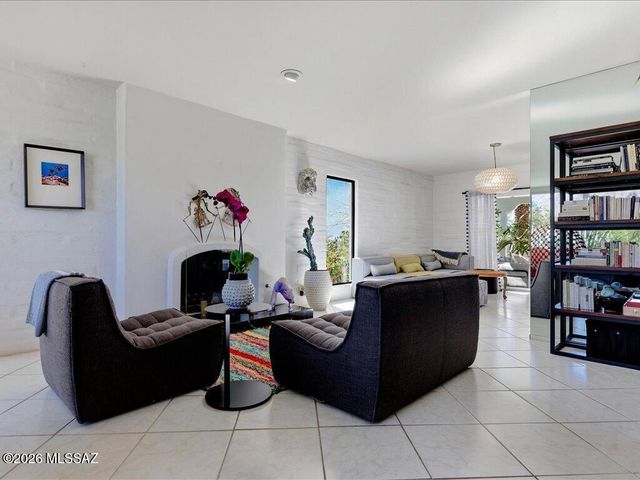 5555 N Via Entrada, Tucson, AZ 85718