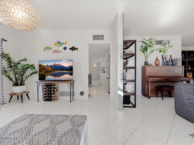 5555 N Via Entrada, Tucson, AZ 85718