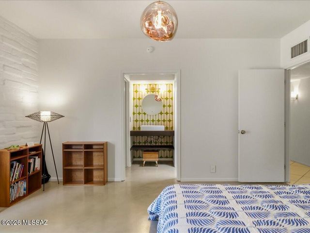 5555 N Via Entrada, Tucson, AZ 85718
