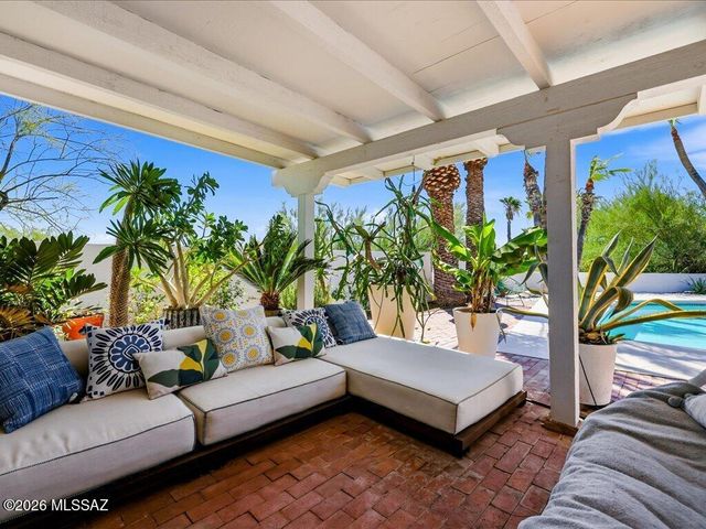 5555 N Via Entrada, Tucson, AZ 85718