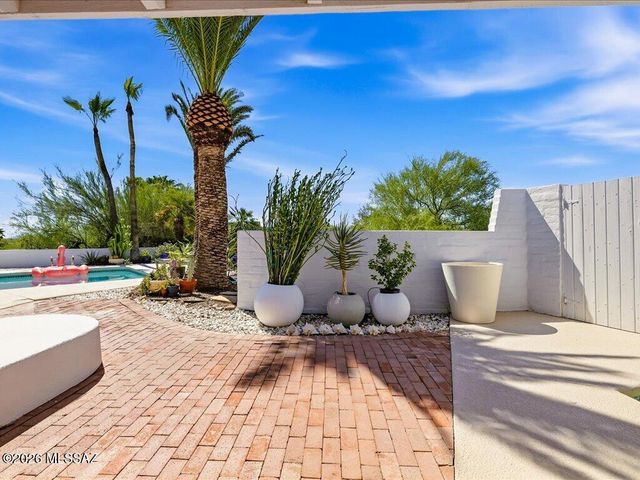 5555 N Via Entrada, Tucson, AZ 85718