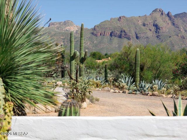 5555 N Via Entrada, Tucson, AZ 85718