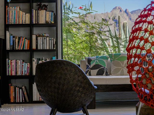 5555 N Via Entrada, Tucson, AZ 85718