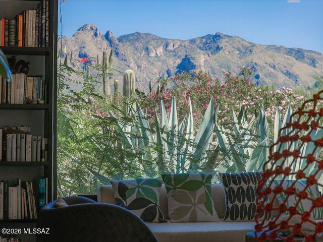 5555 N Via Entrada, Tucson, AZ 85718