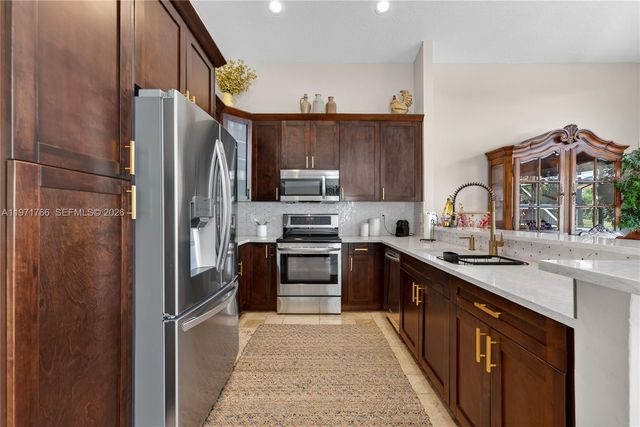 391 Bermuda Springs Dr, Weston, FL 33326