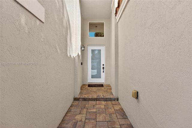 391 Bermuda Springs Dr, Weston, FL 33326