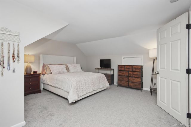 22 Wendover Drive, Poughkeepsie, NY 12601