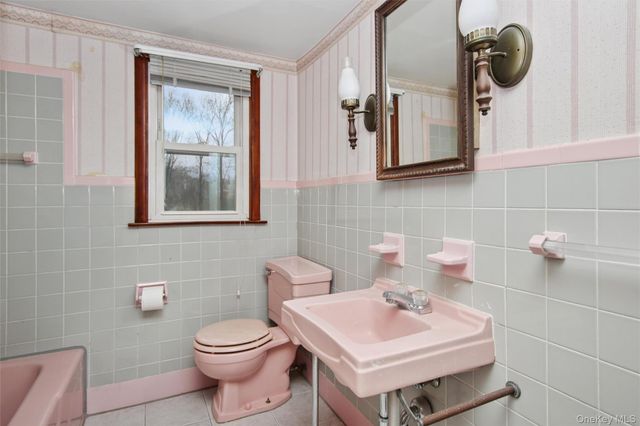 22 Wendover Drive, Poughkeepsie, NY 12601