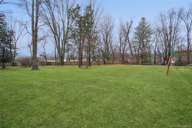 22 Wendover Drive, Poughkeepsie, NY 12601