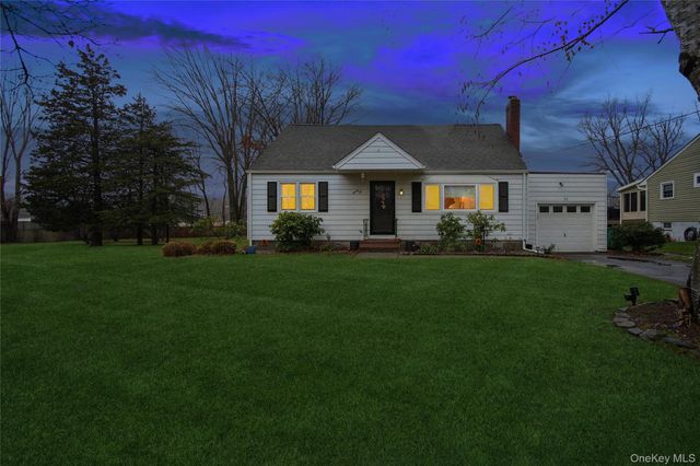 22 Wendover Drive, Poughkeepsie, NY 12601