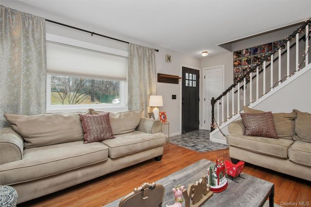 22 Wendover Drive, Poughkeepsie, NY 12601