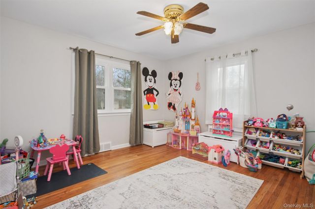 22 Wendover Drive, Poughkeepsie, NY 12601