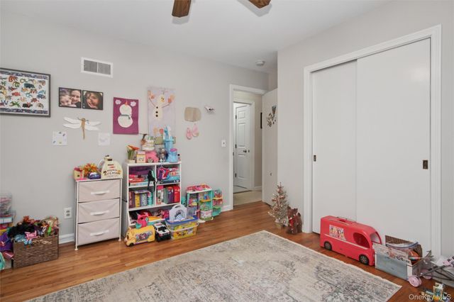 22 Wendover Drive, Poughkeepsie, NY 12601