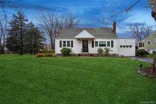 22 Wendover Drive, Poughkeepsie, NY 12601