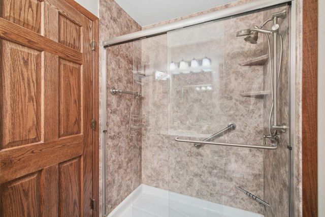 6950 N 124th STREET, Milwaukee, WI 53224