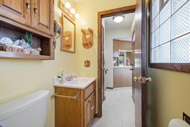 6950 N 124th STREET, Milwaukee, WI 53224