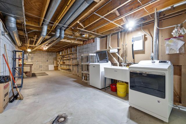 6950 N 124th STREET, Milwaukee, WI 53224