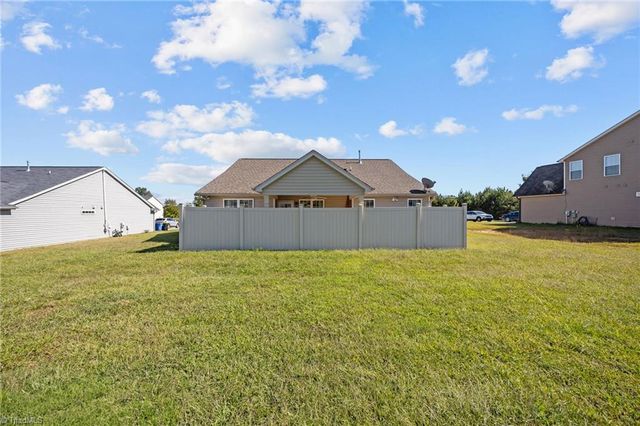 171 Bald Cypress Drive, Winston-salem, NC 27127