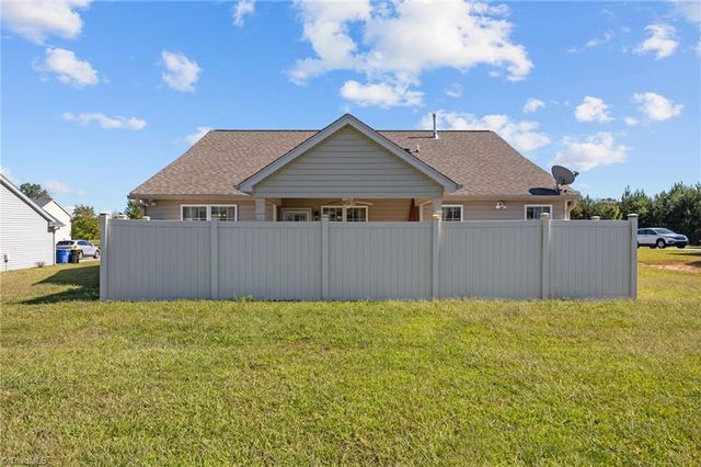 171 Bald Cypress Drive, Winston-salem, NC 27127