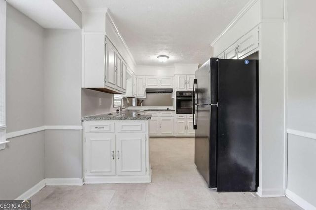 5528 Fern Creek Drive SW, Lilburn, GA 30047