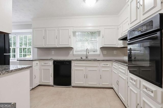 5528 Fern Creek Drive SW, Lilburn, GA 30047