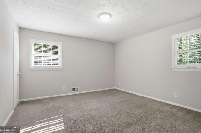 5528 Fern Creek Drive SW, Lilburn, GA 30047