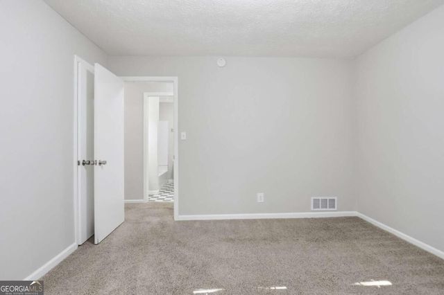 5528 Fern Creek Drive SW, Lilburn, GA 30047