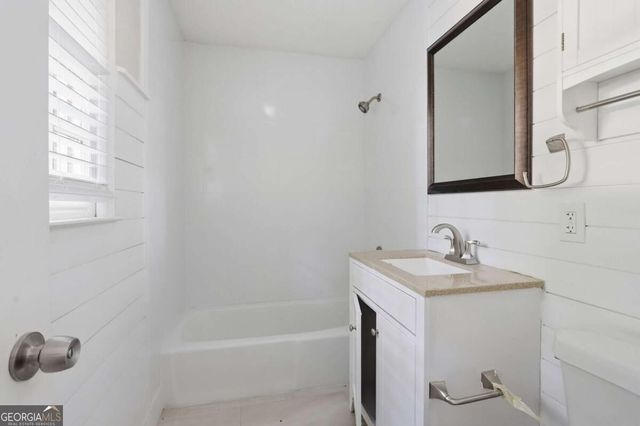 5528 Fern Creek Drive SW, Lilburn, GA 30047