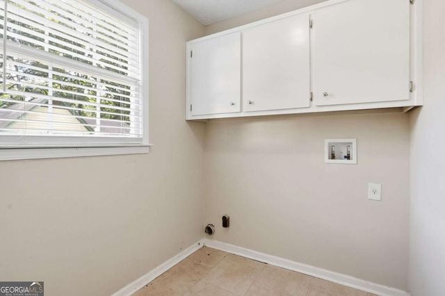 5528 Fern Creek Drive SW, Lilburn, GA 30047