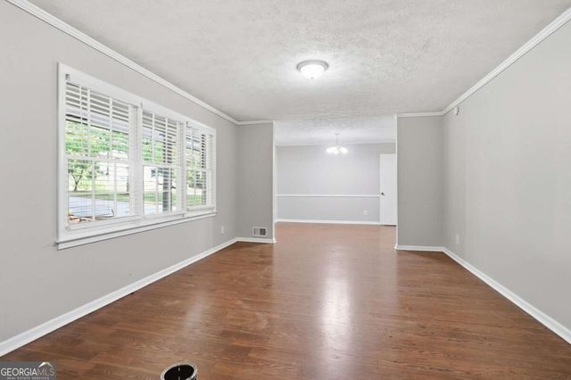 5528 Fern Creek Drive SW, Lilburn, GA 30047