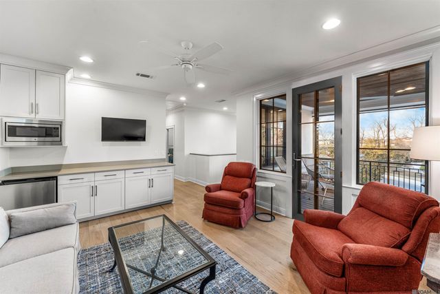 7313 Willow Grove Blvd, Baton Rouge, LA 70810