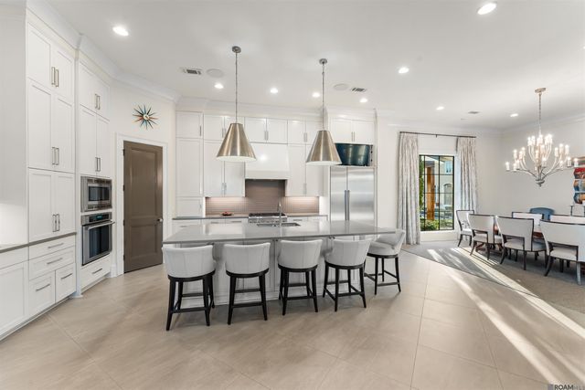 7313 Willow Grove Blvd, Baton Rouge, LA 70810