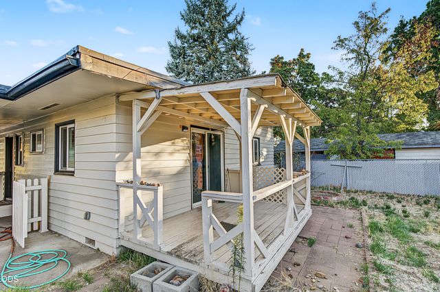 1020 Oak Street, Central Point, OR 97502