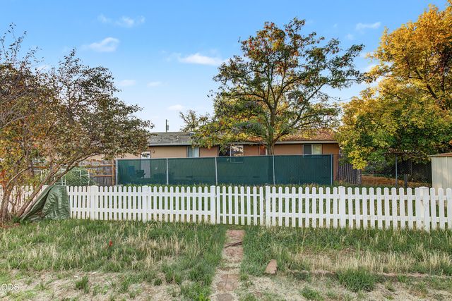 1020 Oak Street, Central Point, OR 97502