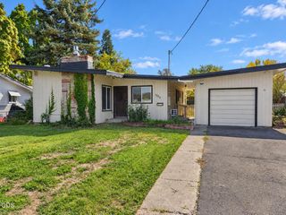 1020 Oak Street, Central Point, OR 97502