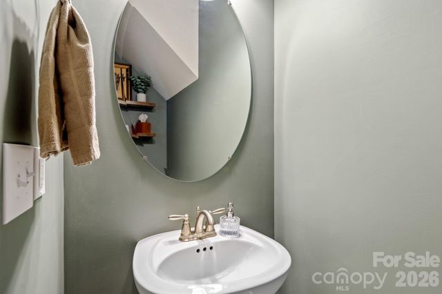 8208 Merryvale Lane, Charlotte, NC 28214