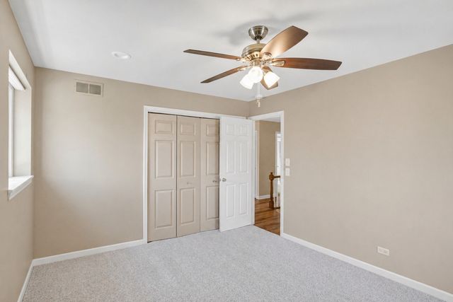 1145 Hunting Drive W, Palatine, IL 60067