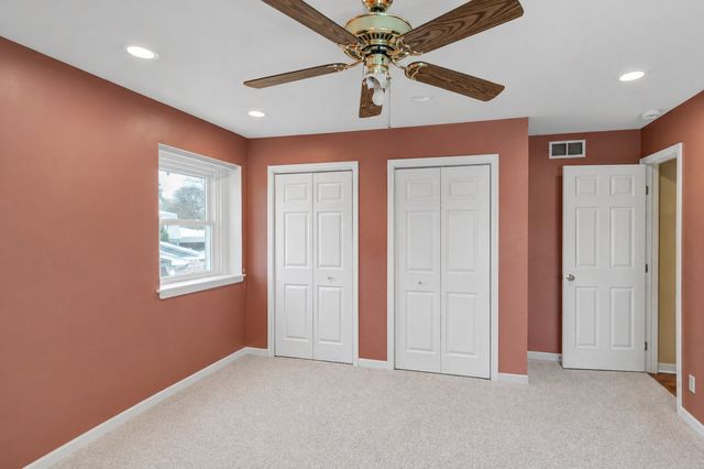 1145 Hunting Drive W, Palatine, IL 60067