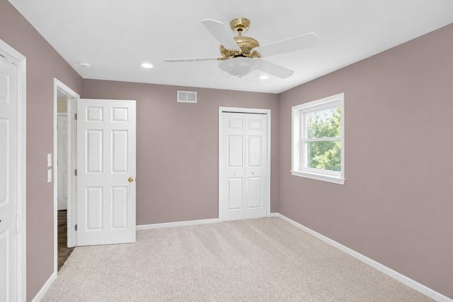 1145 Hunting Drive W, Palatine, IL 60067